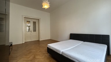 Pronájem bytu 1+1 s balkonem v centru Prahy. 