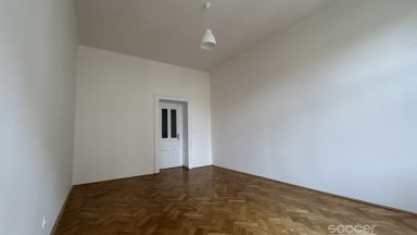 Pronájem bytu 2+1 s balkonem v centru Prahy. 