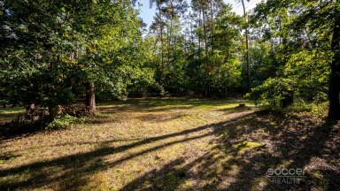 Prodej stavebního pozemku 1 300 m² se srubem, Stará Boleslav – Vestecká.