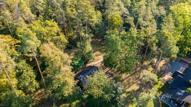 Prodej stavebního pozemku 1 300 m² se srubem, Stará Boleslav – Vestecká.